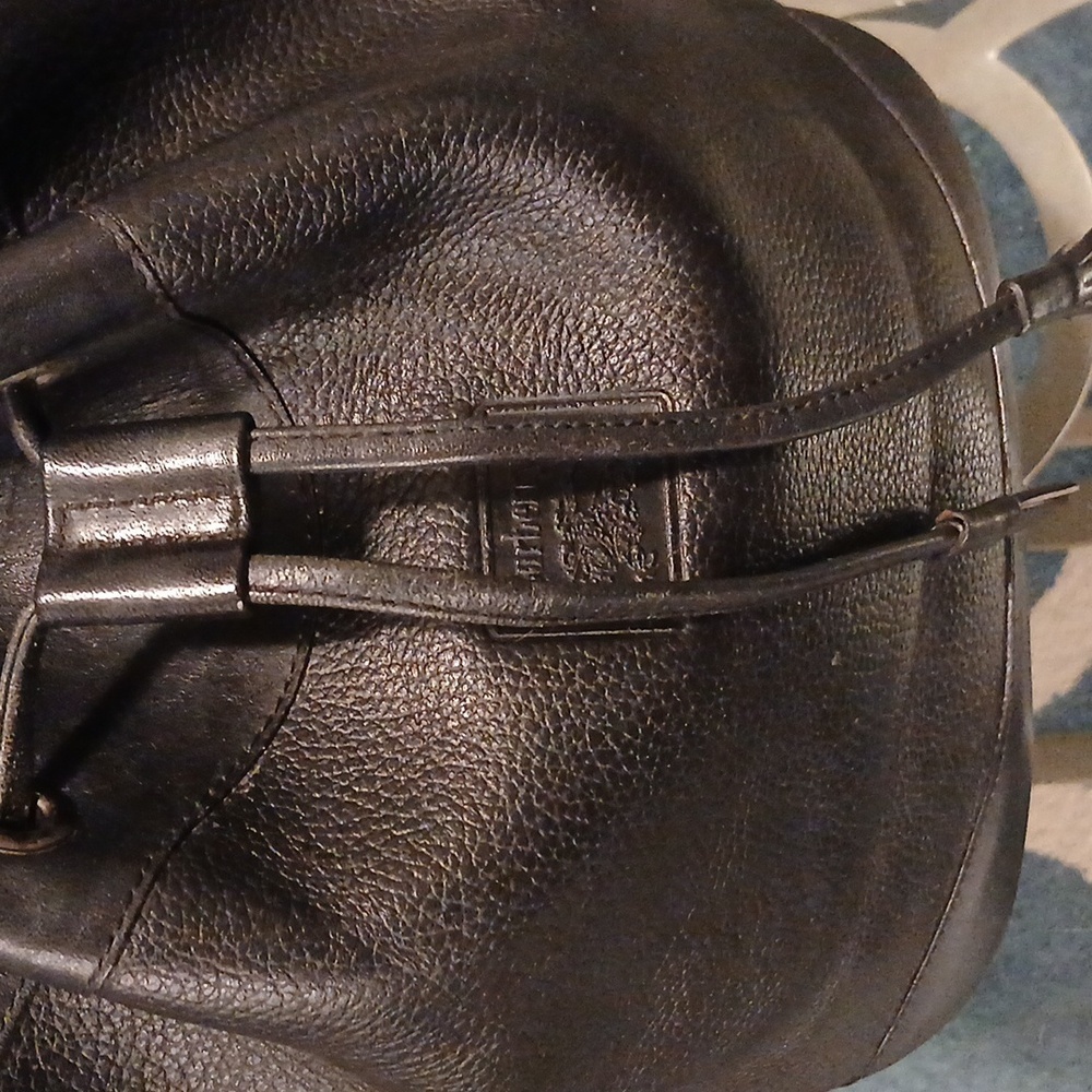 Burberrys Vintage Leather Bucket crossbody with Tassels & dust bag Black EUC - Picture 2 of 8